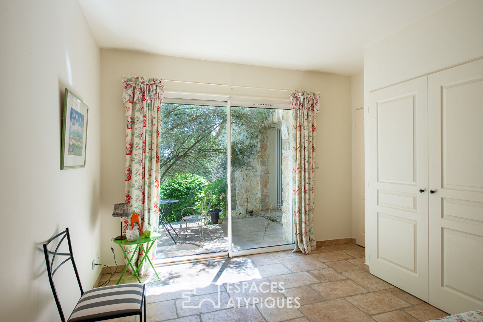 Character house with panoramic views in Provence