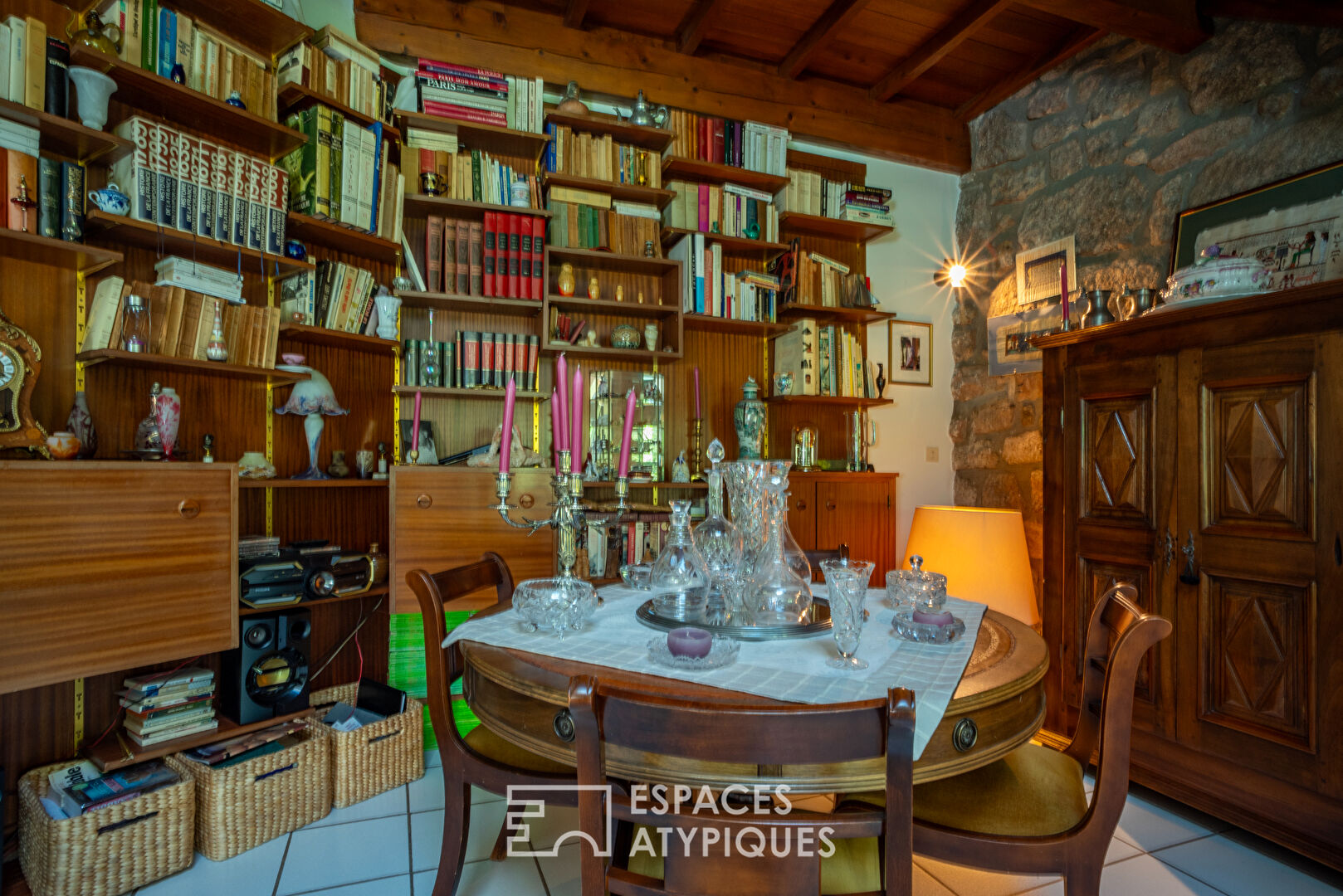 Lumineuse maison d’architecte dans son écrin végétal en Ardèche méridionale