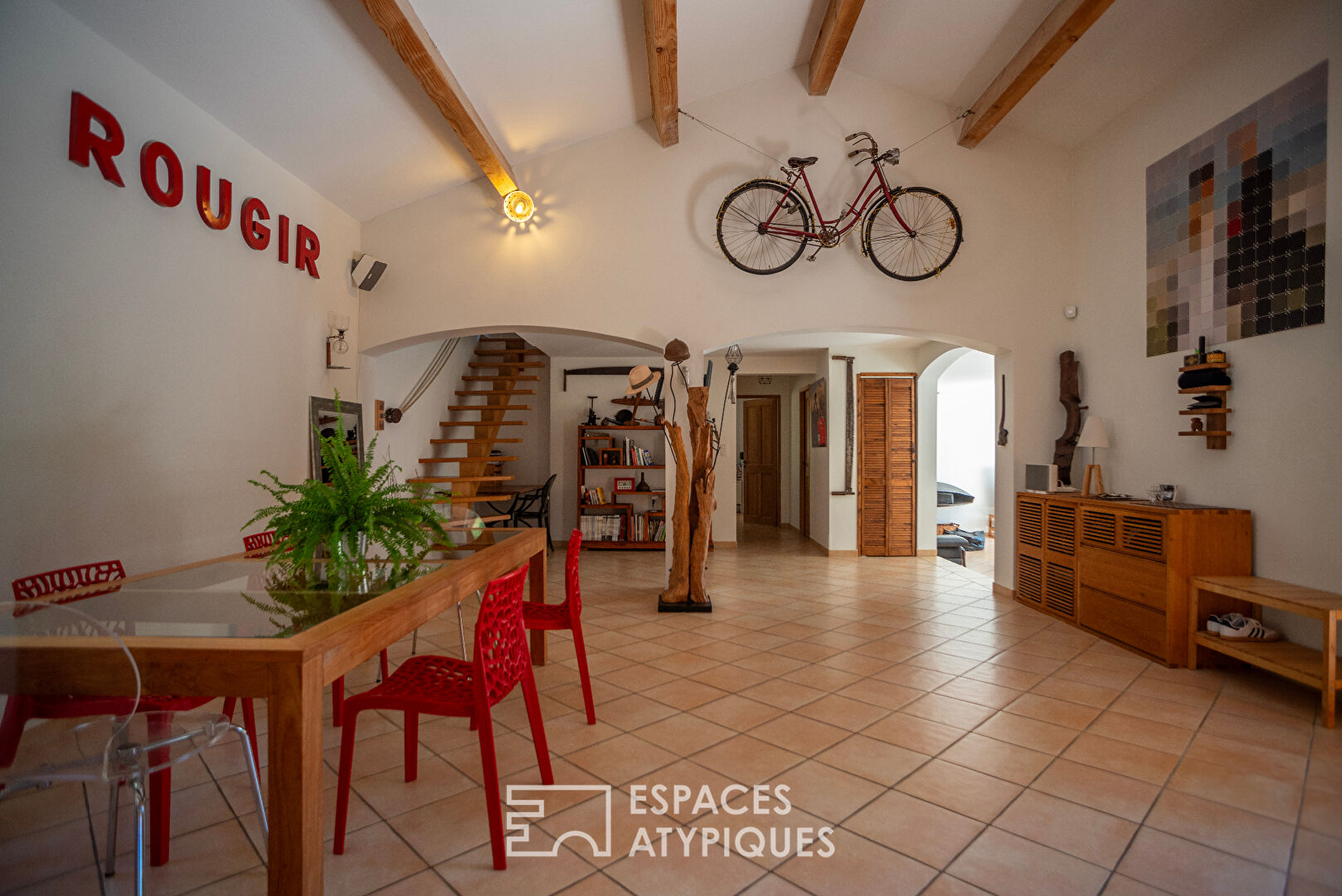 Maison d’architecte avec piscine dans un écrin boisé proche d’Aubenas