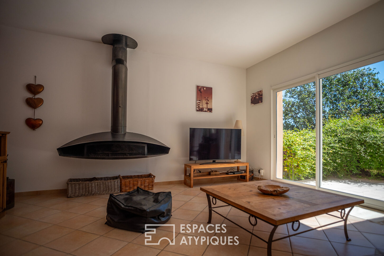 Maison d’architecte avec piscine dans un écrin boisé proche d’Aubenas