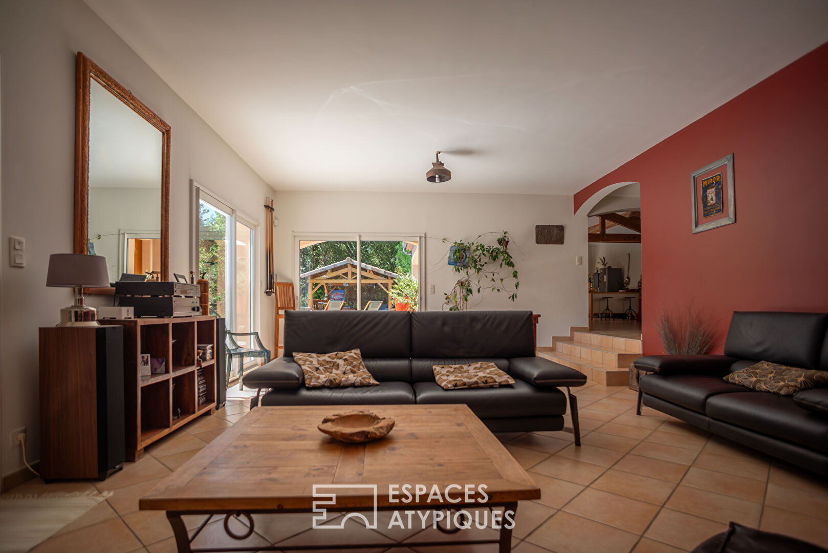 Maison d’architecte avec piscine dans un écrin boisé proche d’Aubenas