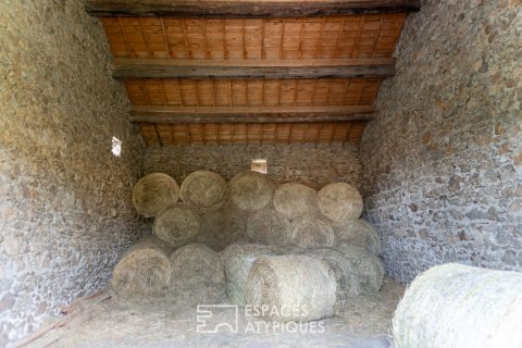 Ce corps de ferme atypique, élancé sur l’Ardèche verte, pourrait faire place à de nouveaux dessins.