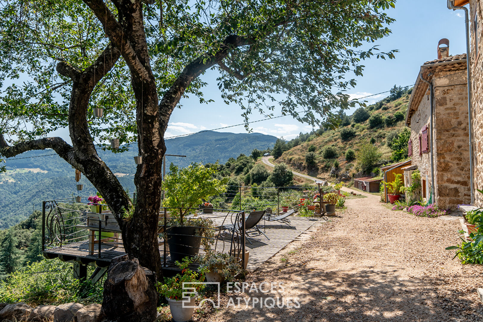Renovated hamlet with panoramic views over the Eyrieux Valley
