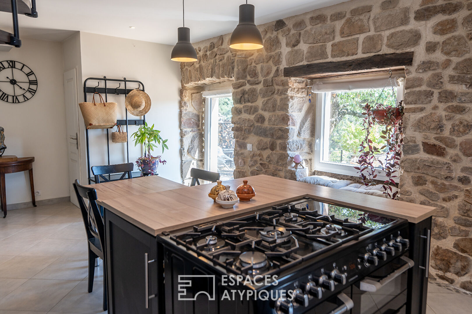 Renovated hamlet with panoramic views over the Eyrieux Valley