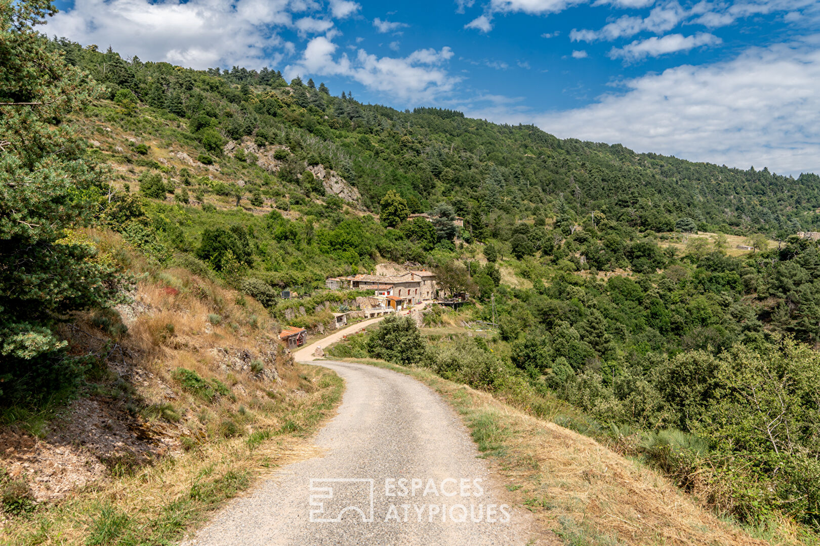 Renovated hamlet with panoramic views over the Eyrieux Valley