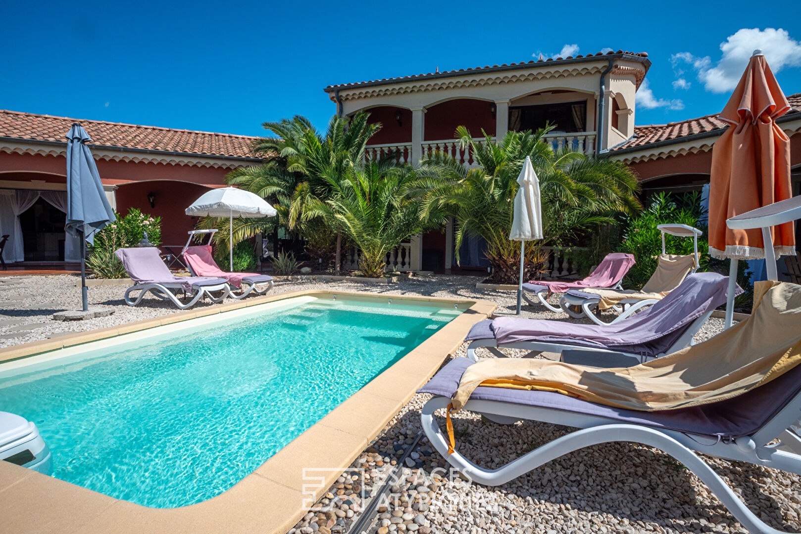 charming villa of Provençal inspiration with its incomparable panorama of the Ardèche mountains