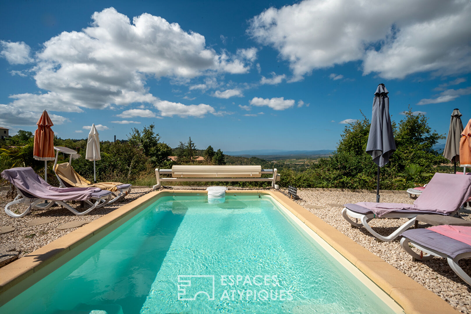 charming villa of Provençal inspiration with its incomparable panorama of the Ardèche mountains