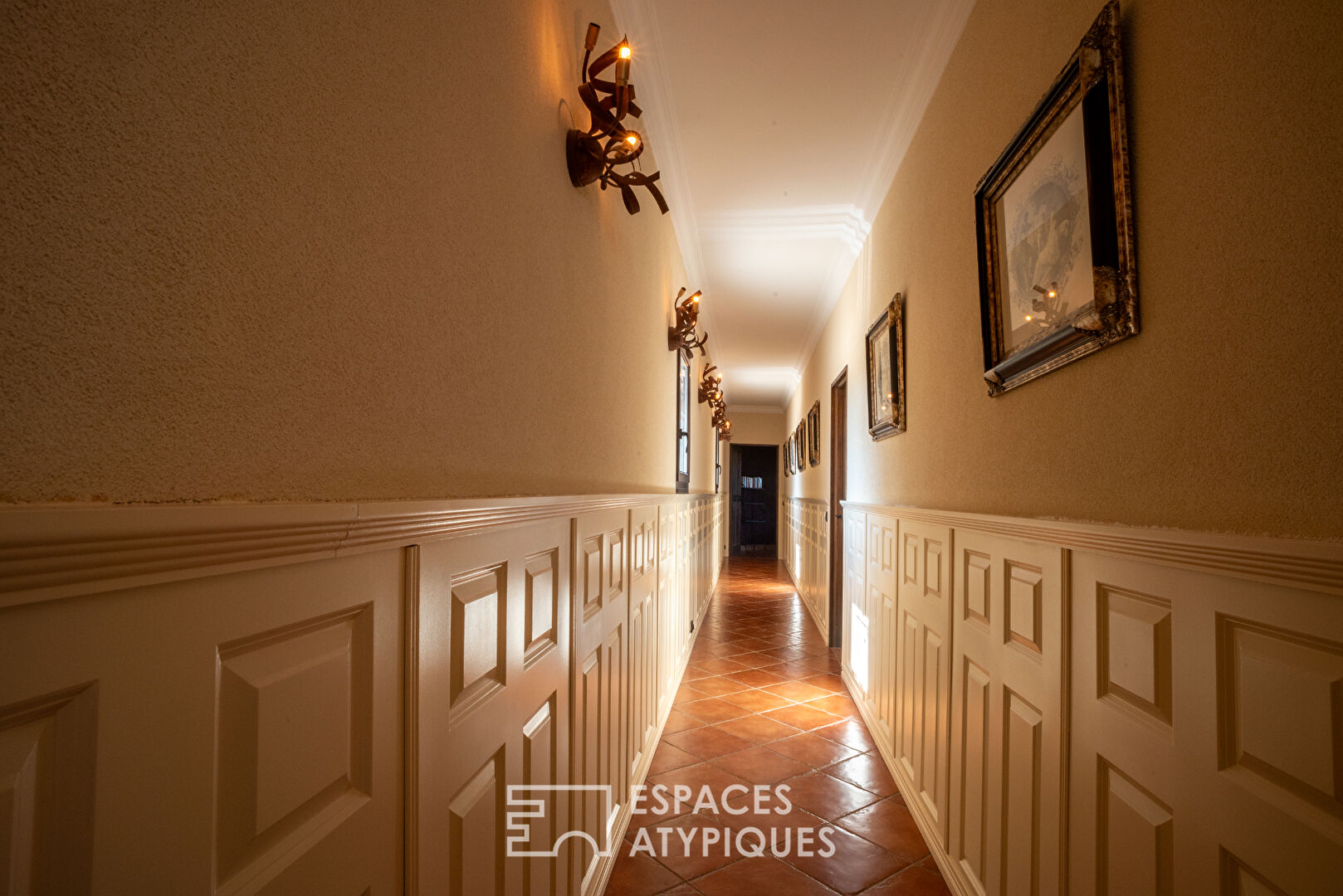 charming villa of Provençal inspiration with its incomparable panorama of the Ardèche mountains