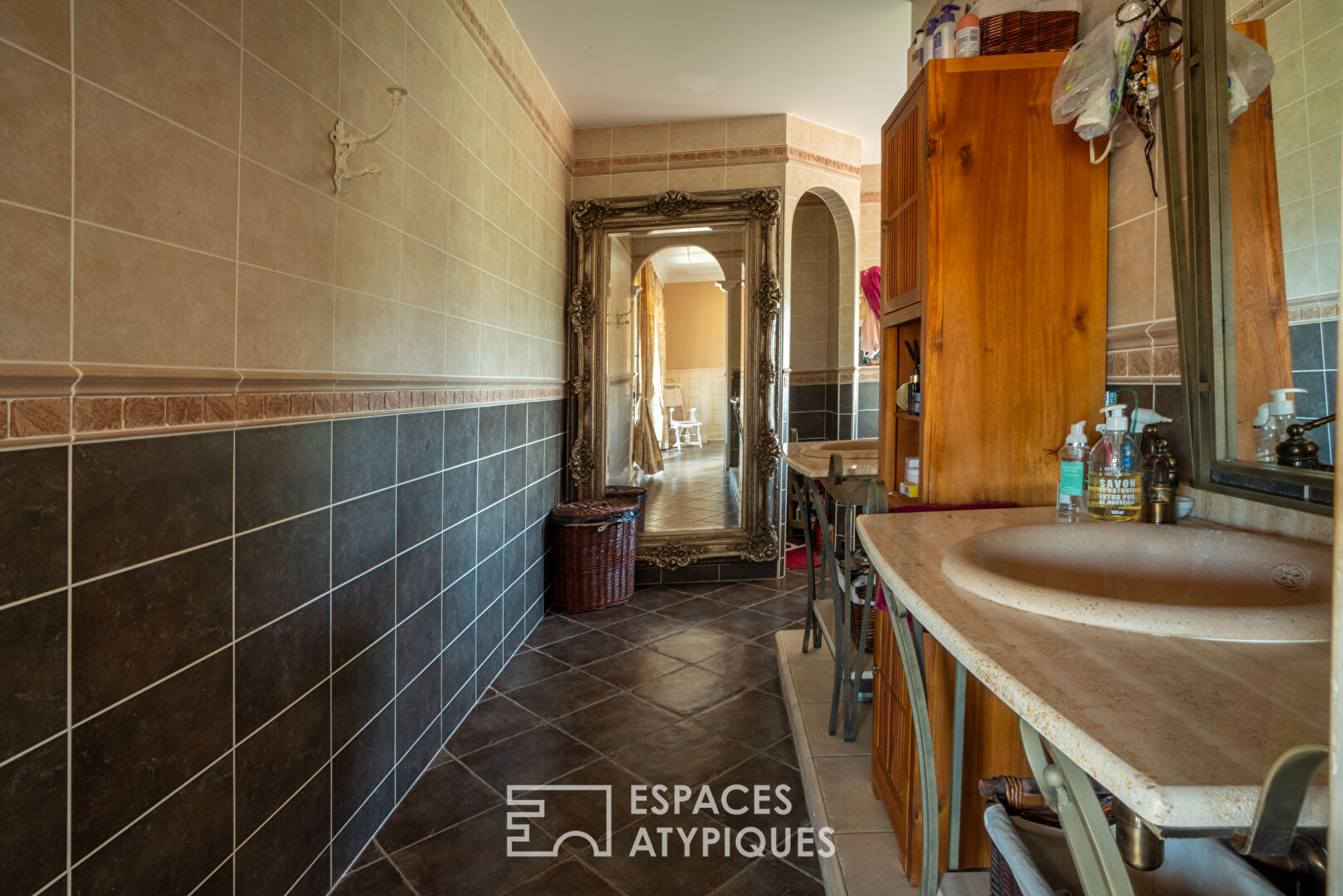 charming villa of Provençal inspiration with its incomparable panorama of the Ardèche mountains