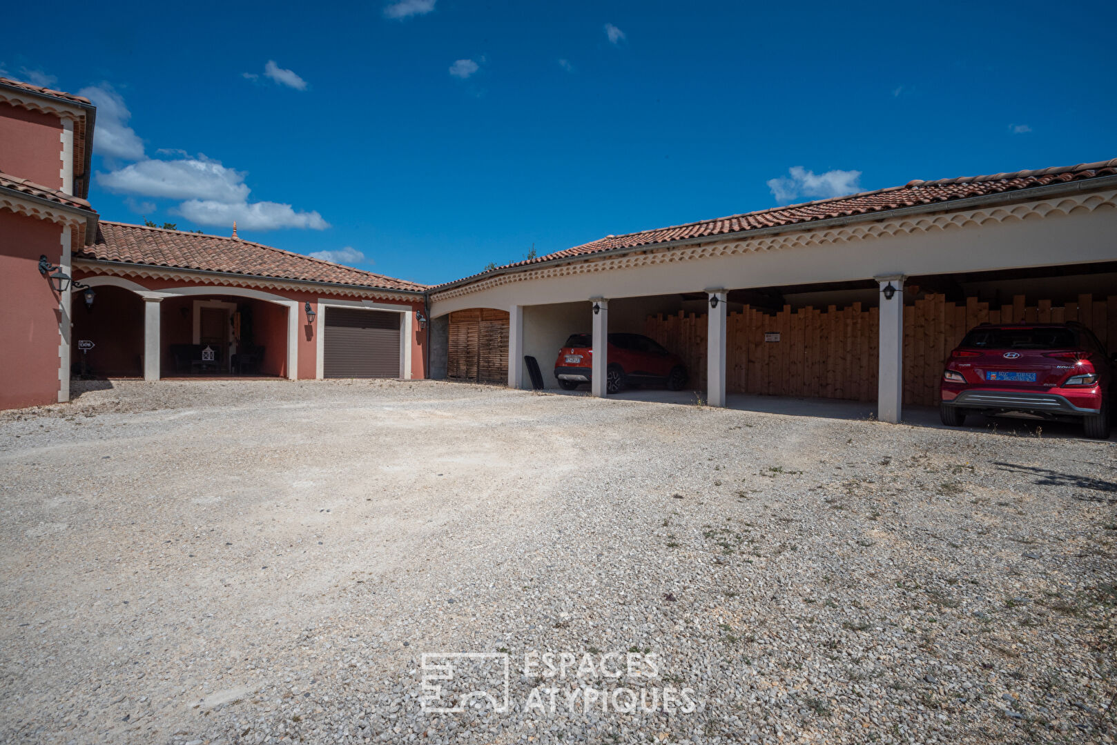 charming villa of Provençal inspiration with its incomparable panorama of the Ardèche mountains