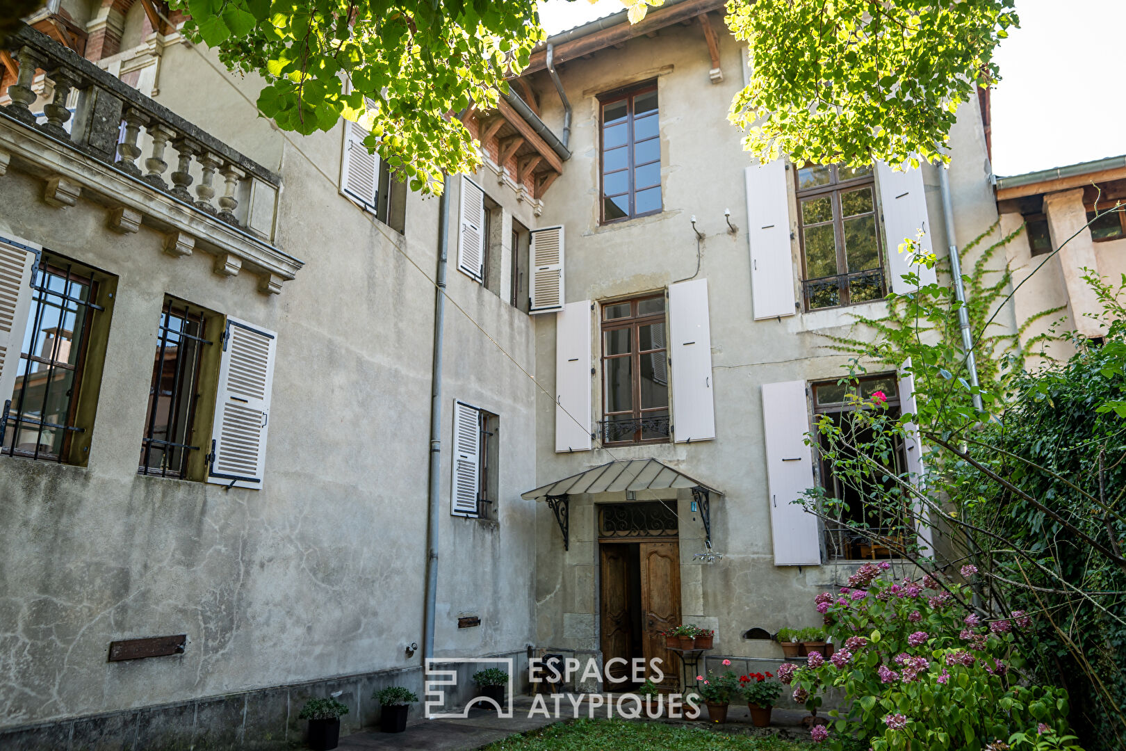 19th century town house for renovation