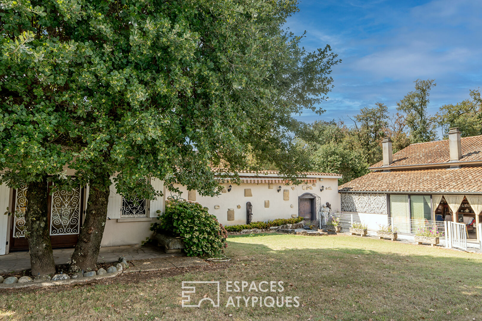 Belle maison sur plus de 8500 m² de terrain, à deux pas de Valence TGV