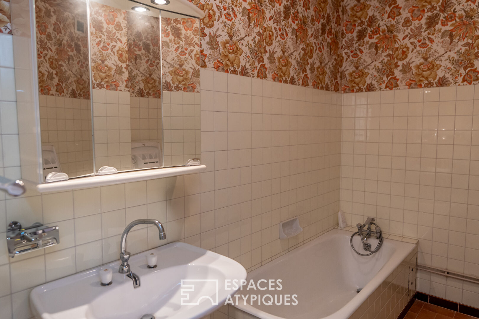 Belle maison sur plus de 8500 m² de terrain, à deux pas de Valence TGV