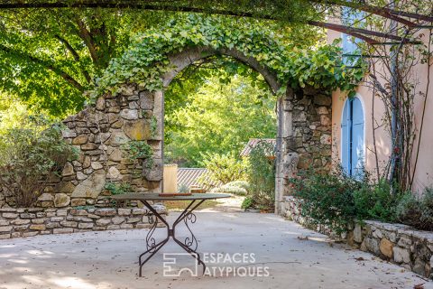 Charming property with vast grounds, swimming pool and uninterrupted views near Dieulefit