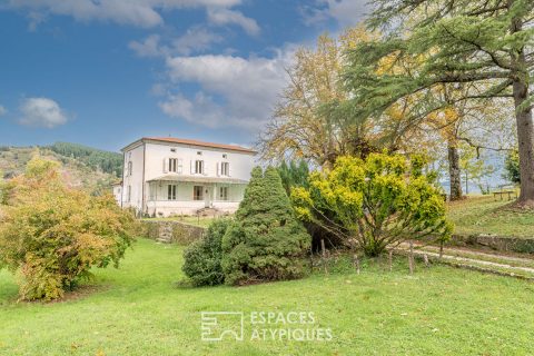 In Ardèche Verte, an old property with unique assets.