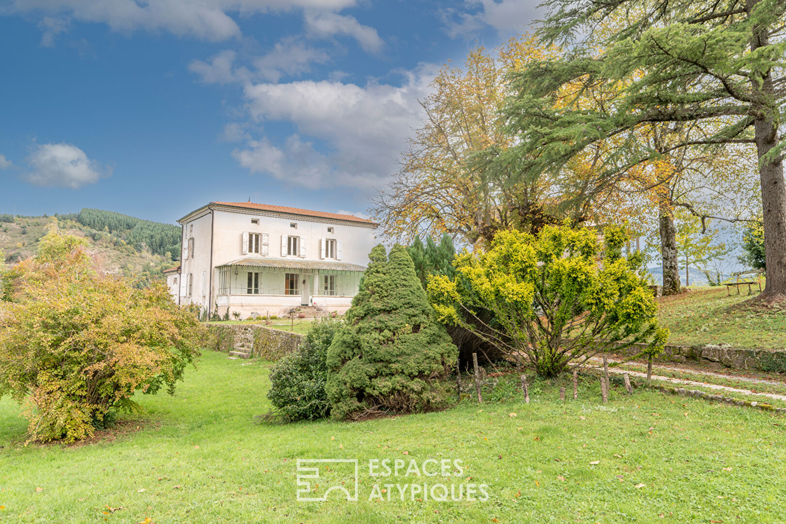 In Ardèche Verte, an old property with unique assets.
