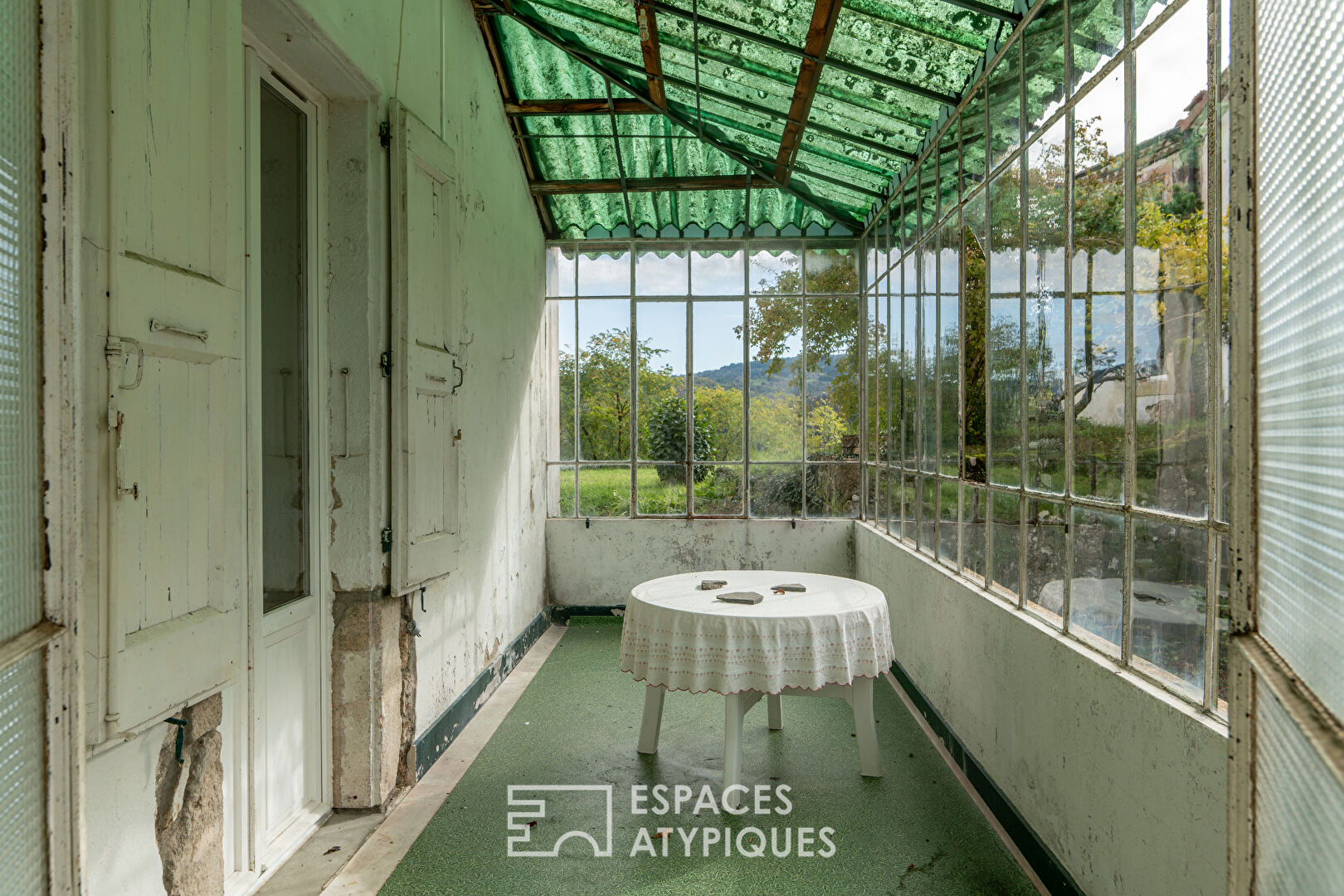 In Ardèche Verte, an old property with unique assets.