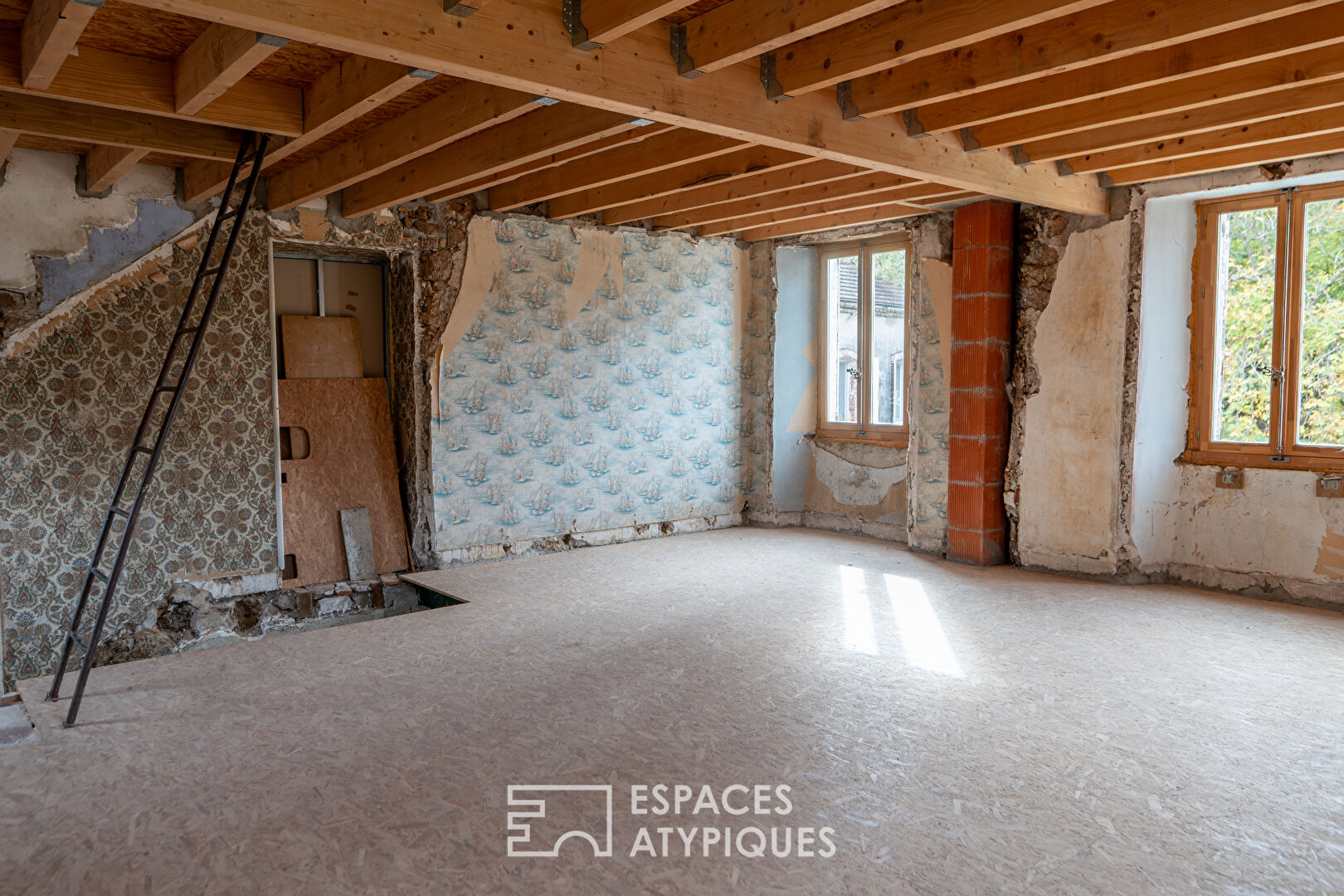 In Ardèche Verte, an old property with unique assets.