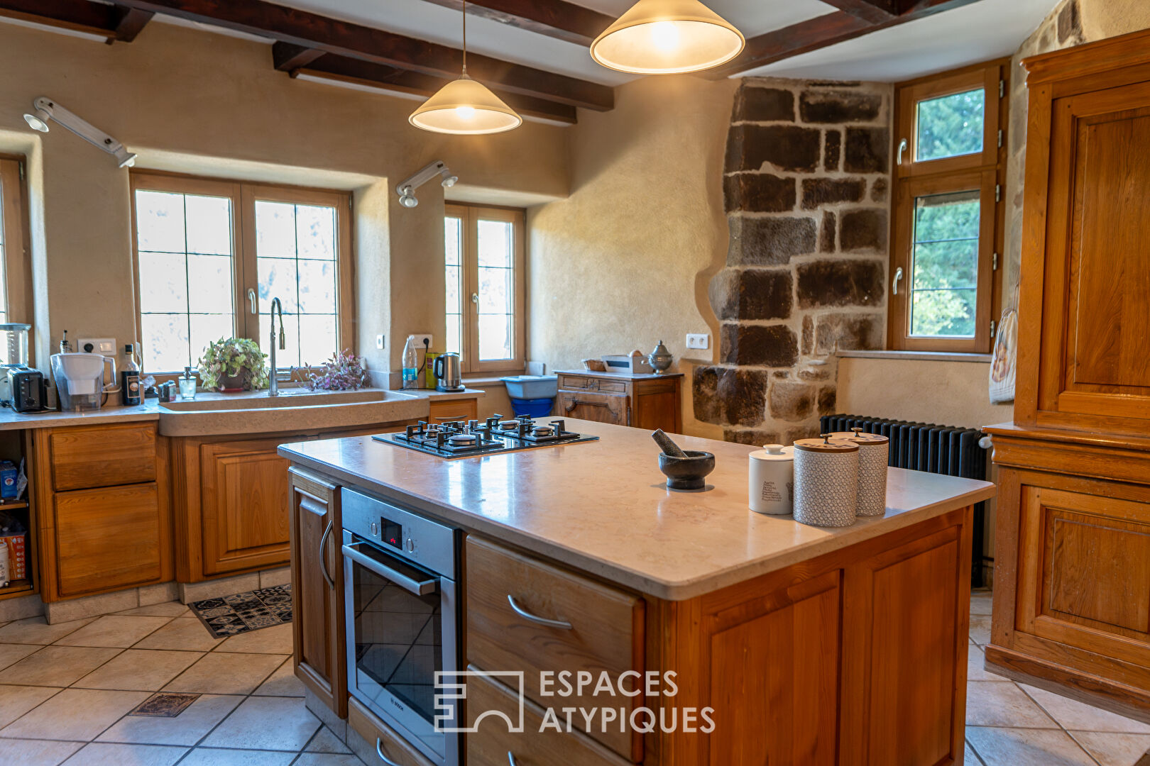 Splendide demeure du XIVe siècle au coeur de la vallée de l’Eyrieux en Ardèche