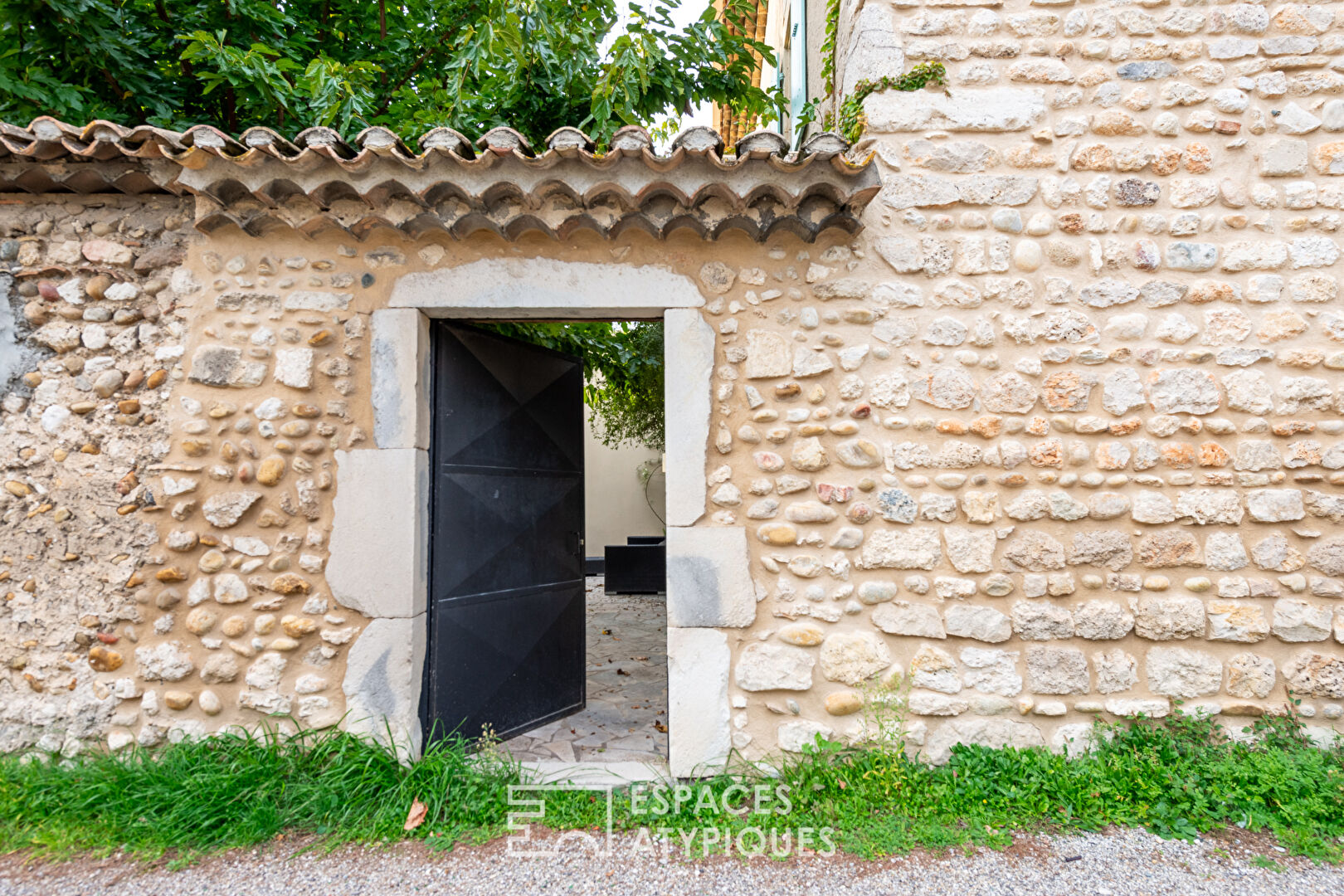 Charming renovated 19th-century country house in Provence