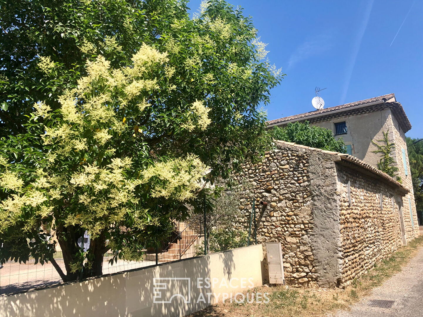 Maison familiale charme et volumes en Drome Provencale