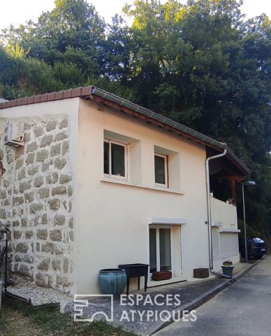 Maison semi-troglodyte rénovée avec terrasse, esprit cocon à deux pas des commodités
