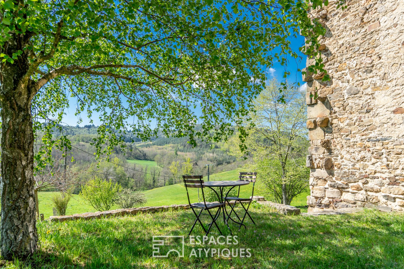 Fully renovated 15th century fortified house