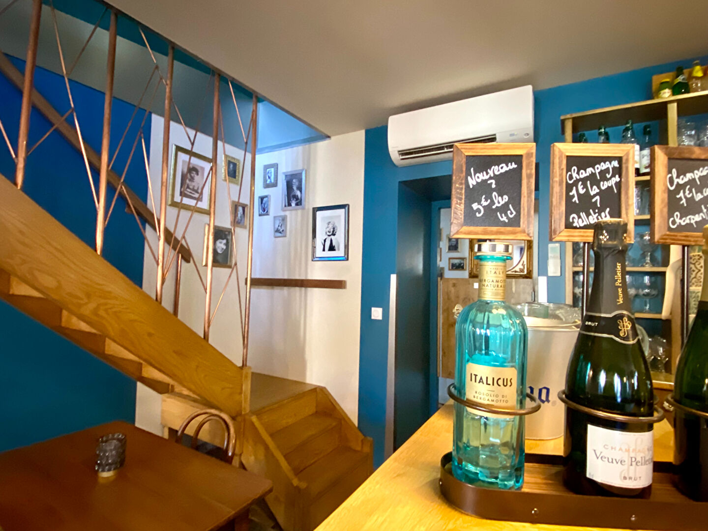 In Ardèche, building combining activity, reception and housing.