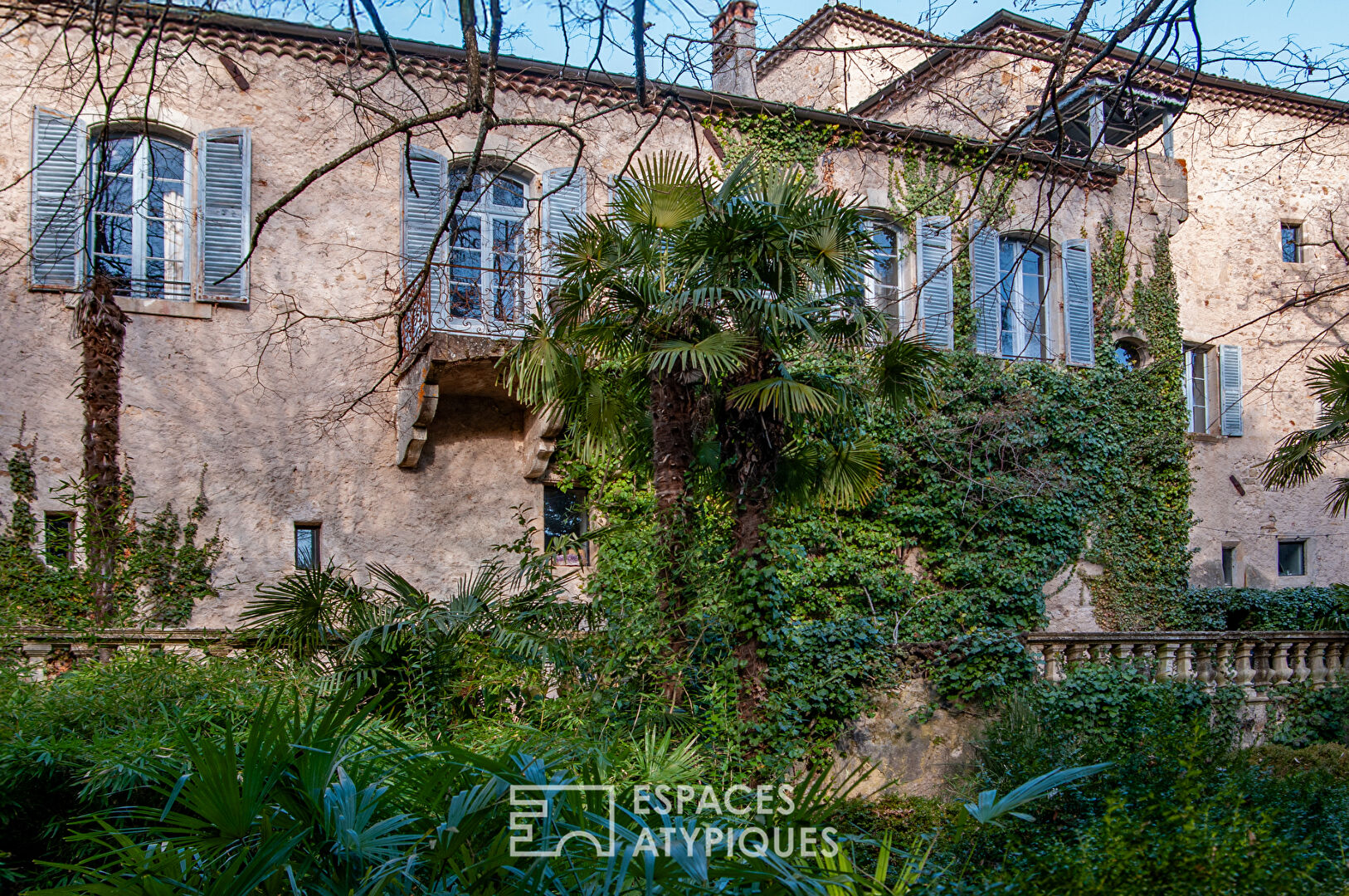 charming village castle and its inseparable park of southern influence