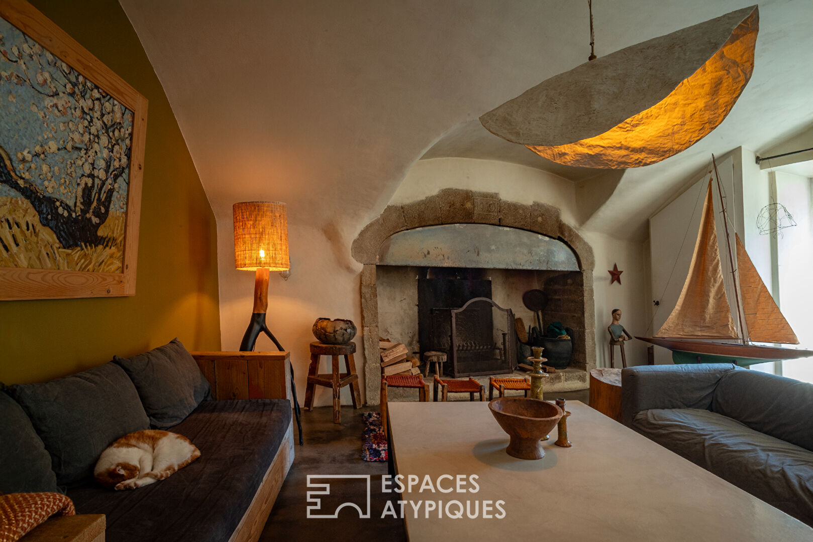 charming village castle and its inseparable park of southern influence