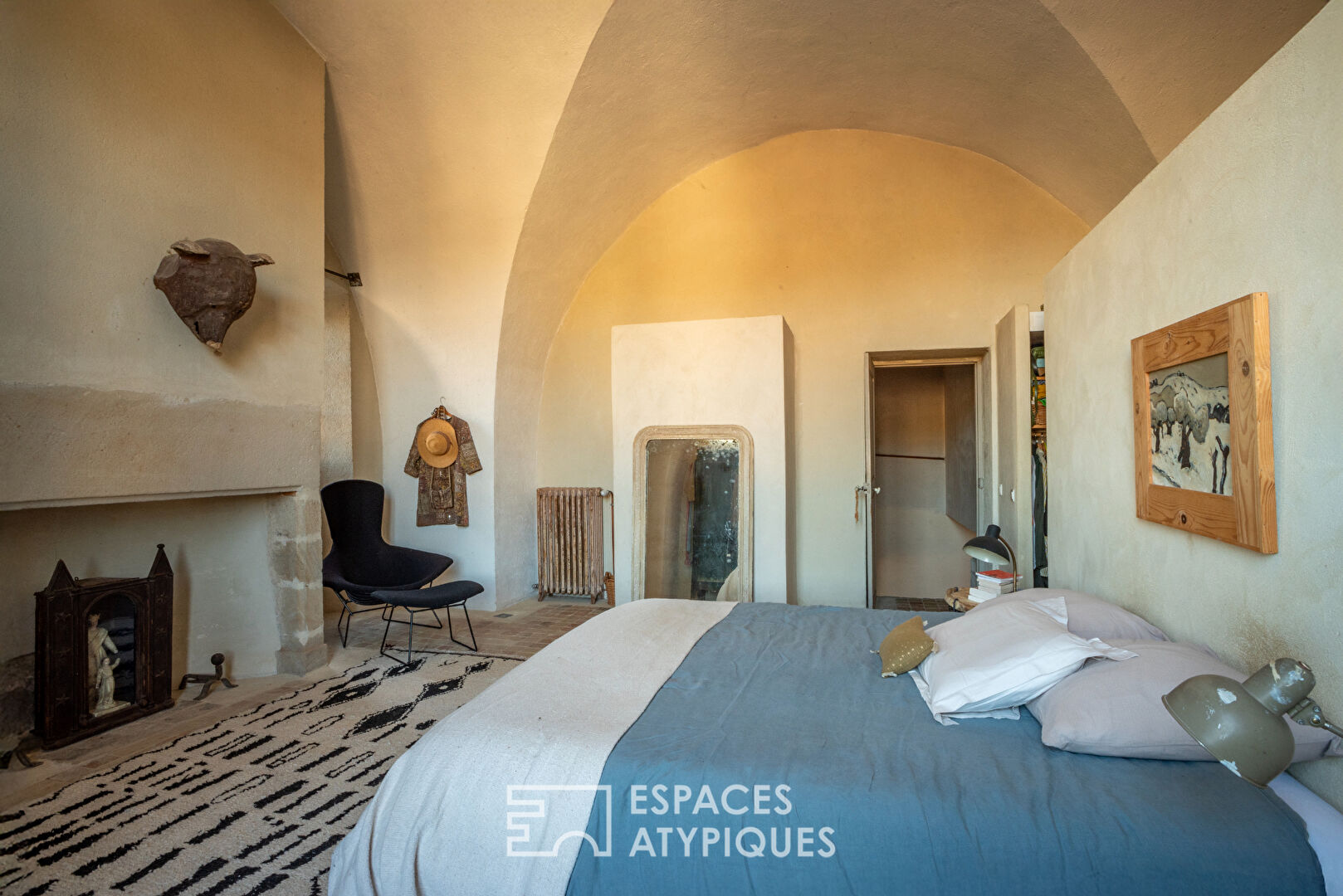 charming village castle and its inseparable park of southern influence
