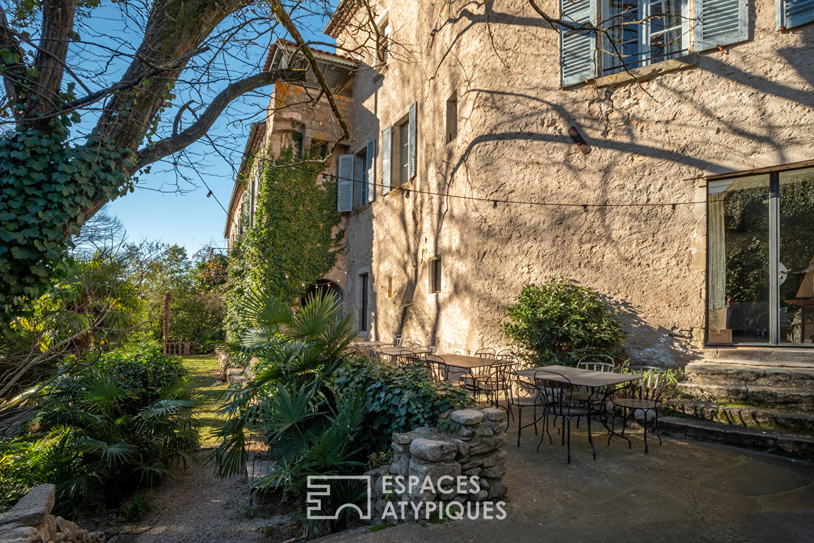 charming village castle and its inseparable park of southern influence
