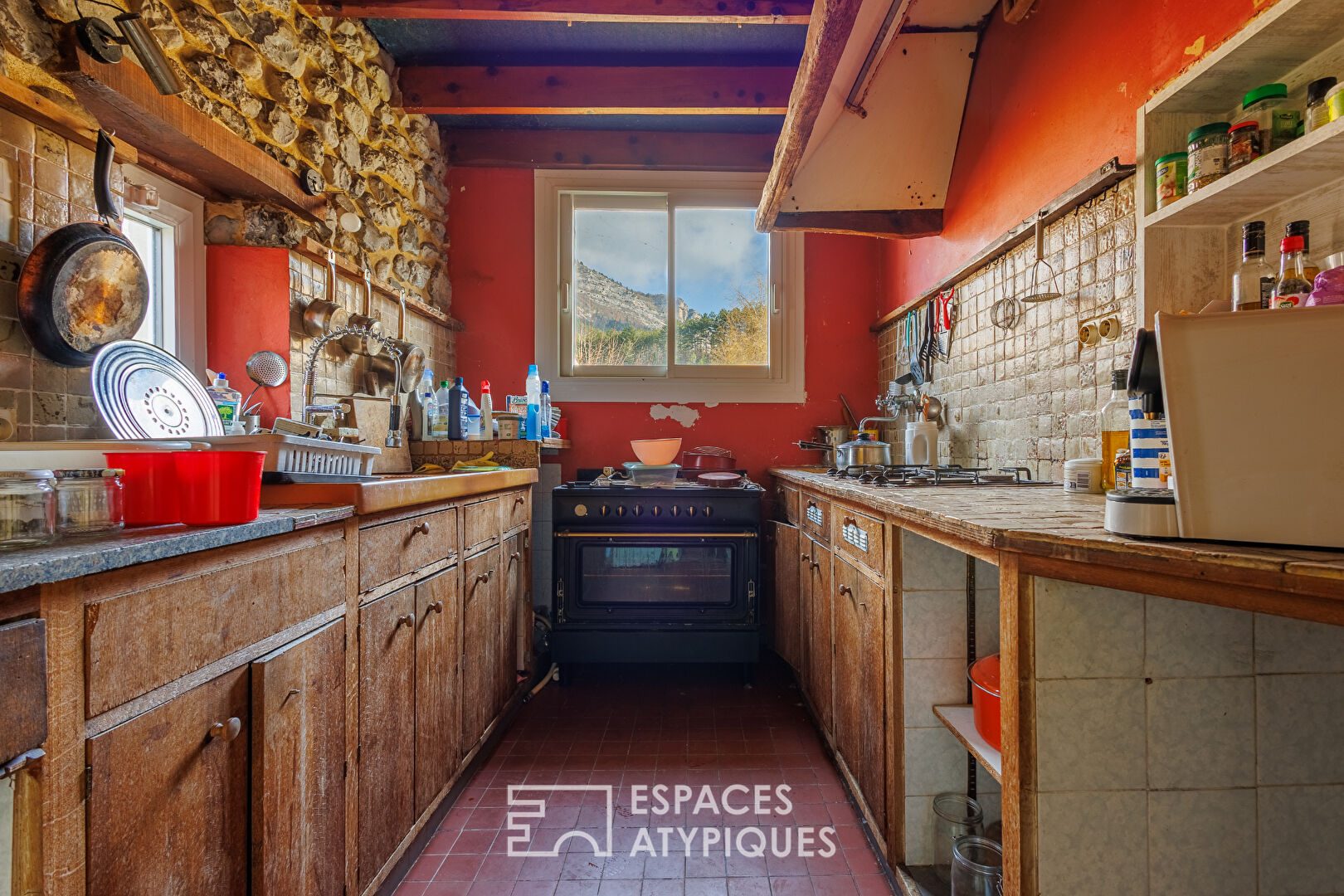 Character house to renovate with reception potential in the Baronnies
