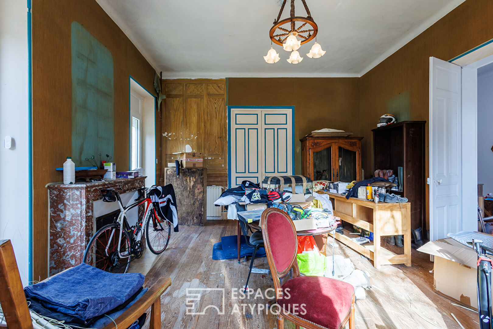 Character house to renovate with reception potential in the Baronnies