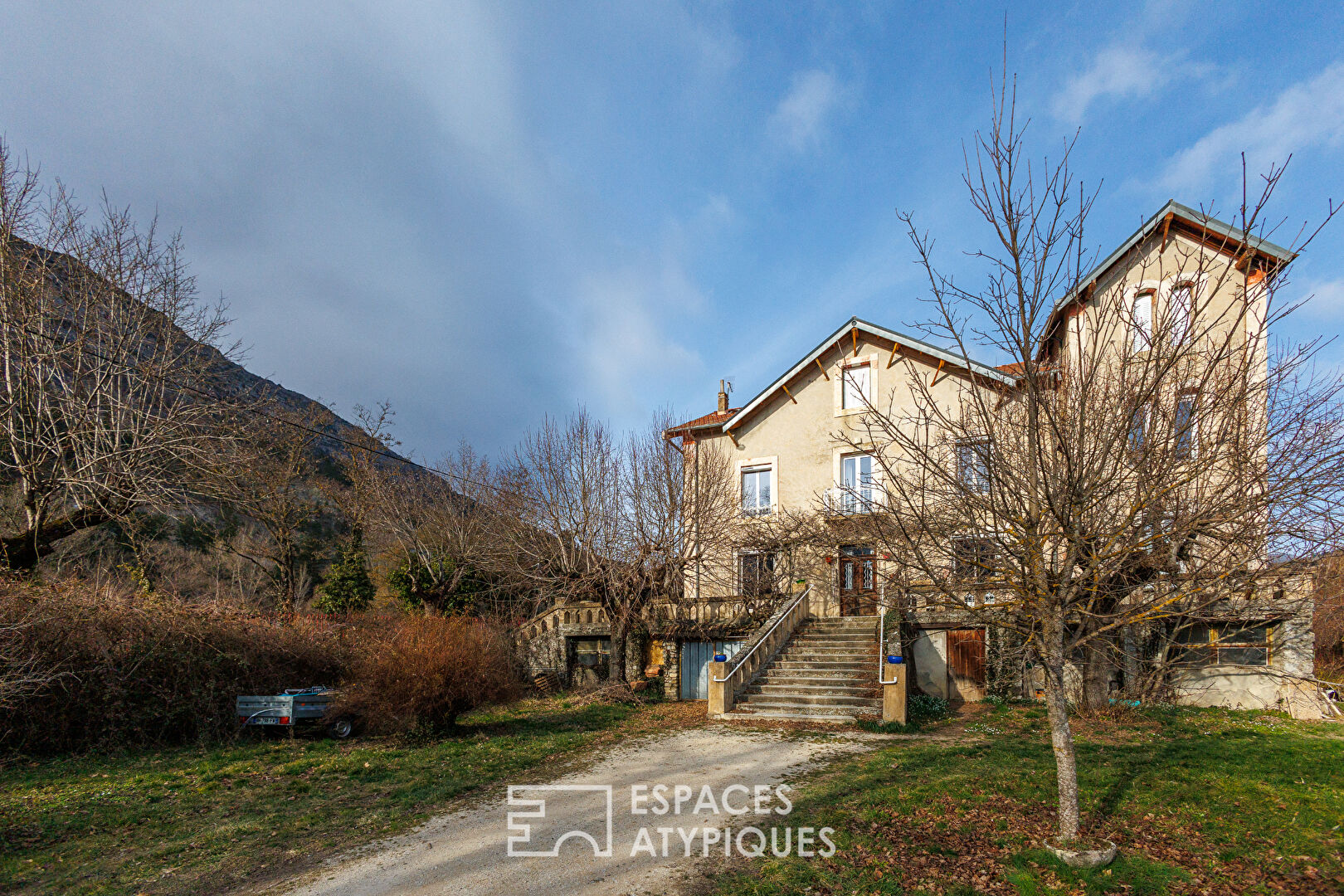Character house to renovate with reception potential in the Baronnies