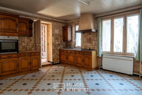 Authentique corps de ferme du XVIIIe à rénover, entre charme et potentiel