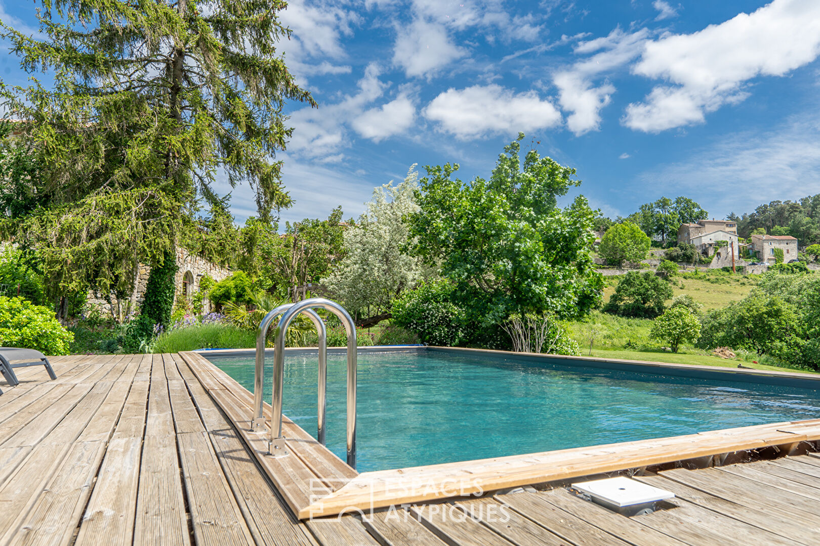 Charming renovated property with view, swimming pool and guest rooms in Southern Ardèche