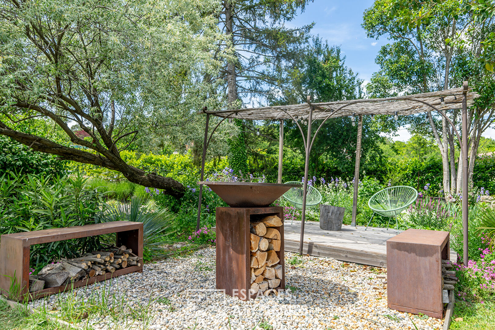 Charming renovated property with view, swimming pool and guest rooms in Southern Ardèche