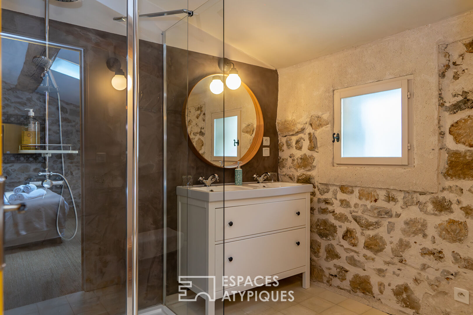 Charming renovated property with view, swimming pool and guest rooms in Southern Ardèche