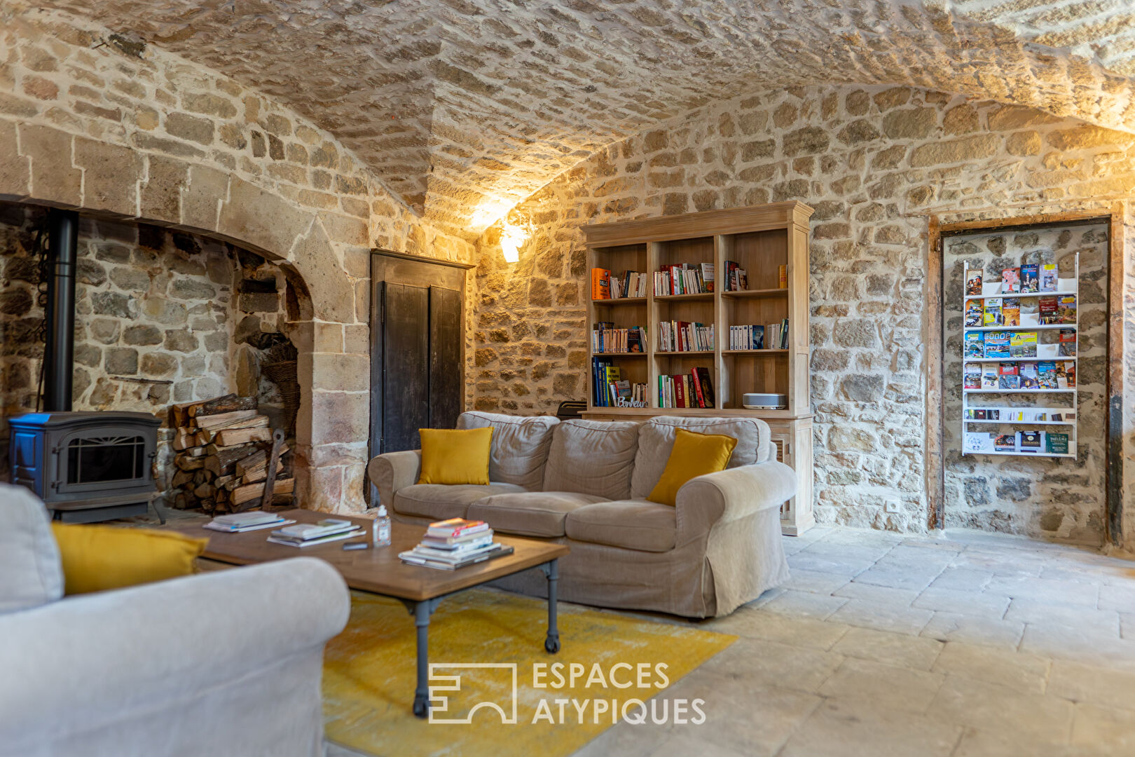 Charming renovated property with view, swimming pool and guest rooms in Southern Ardèche