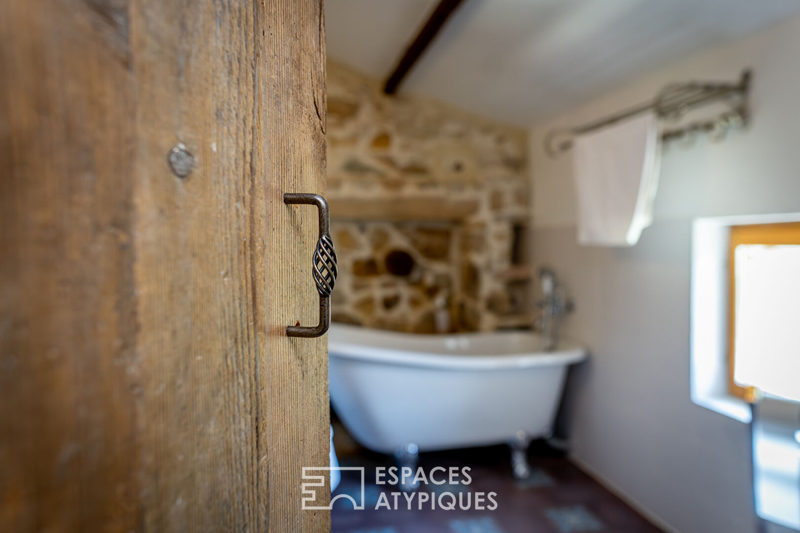 Charming renovated property with view, swimming pool and guest rooms in Southern Ardèche