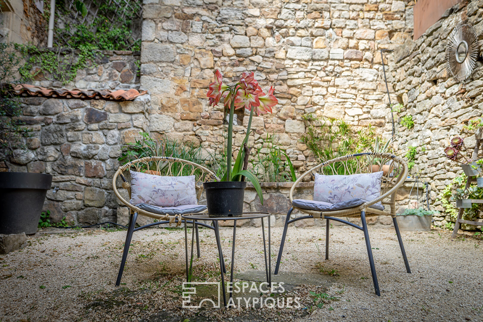 Charming renovated property with view, swimming pool and guest rooms in Southern Ardèche