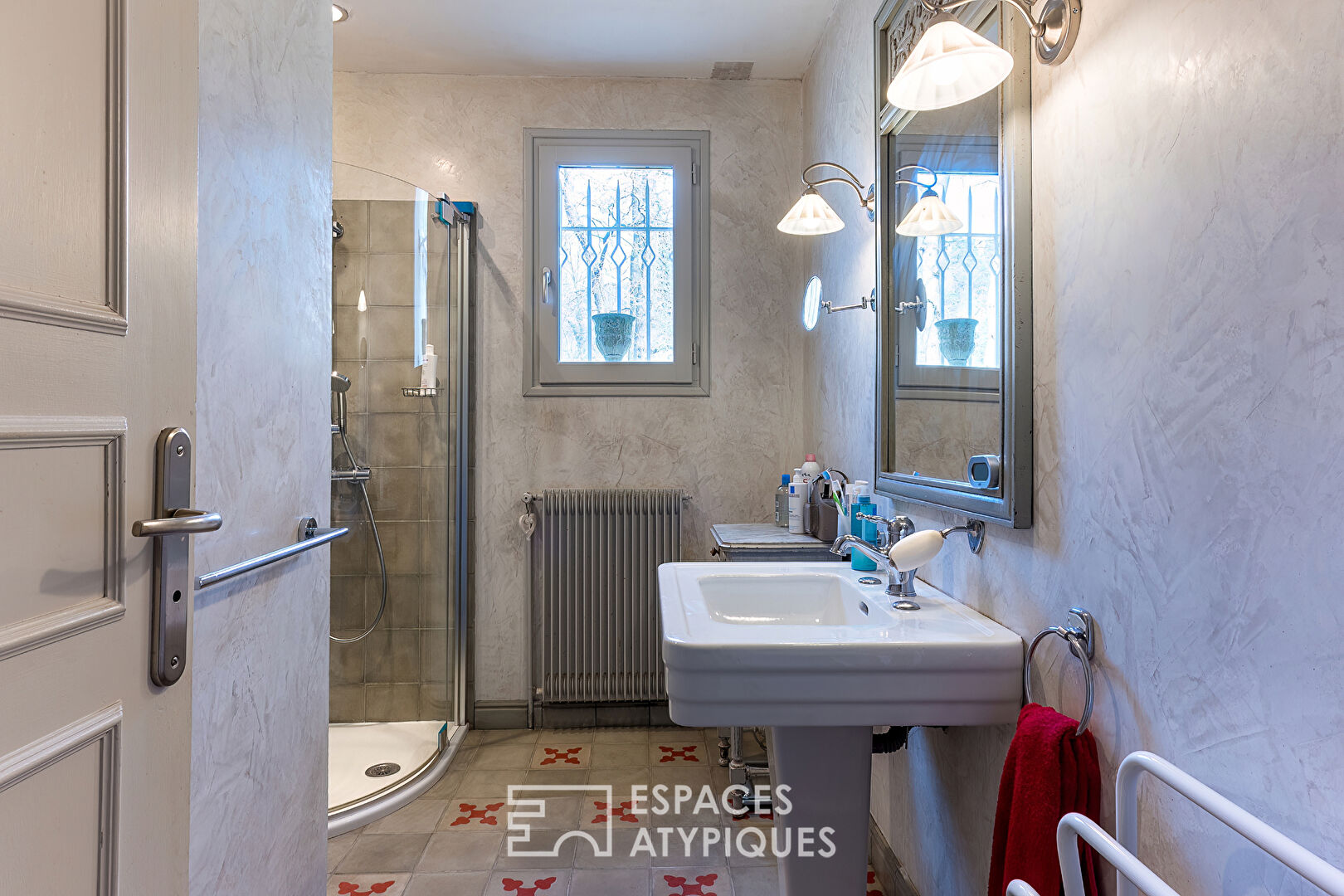 Charme authentique et piscine – Havre de paix proche de Chabeuil