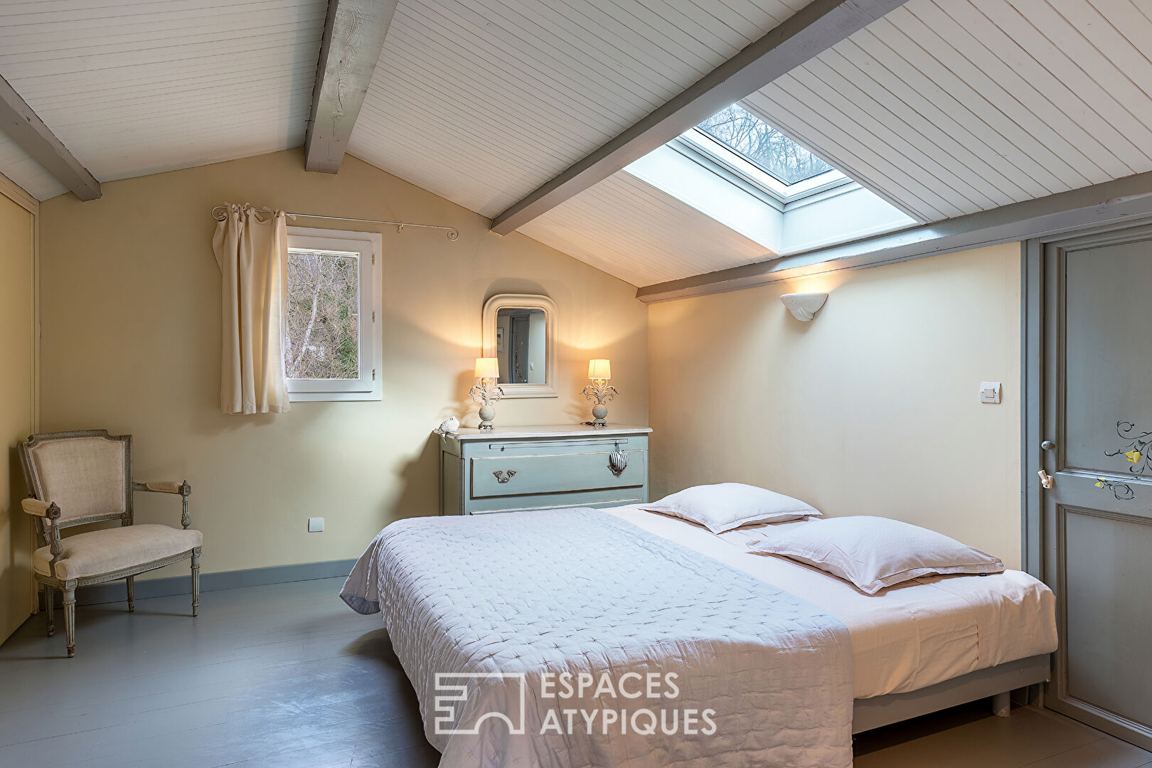 Charme authentique et piscine – Havre de paix proche de Chabeuil