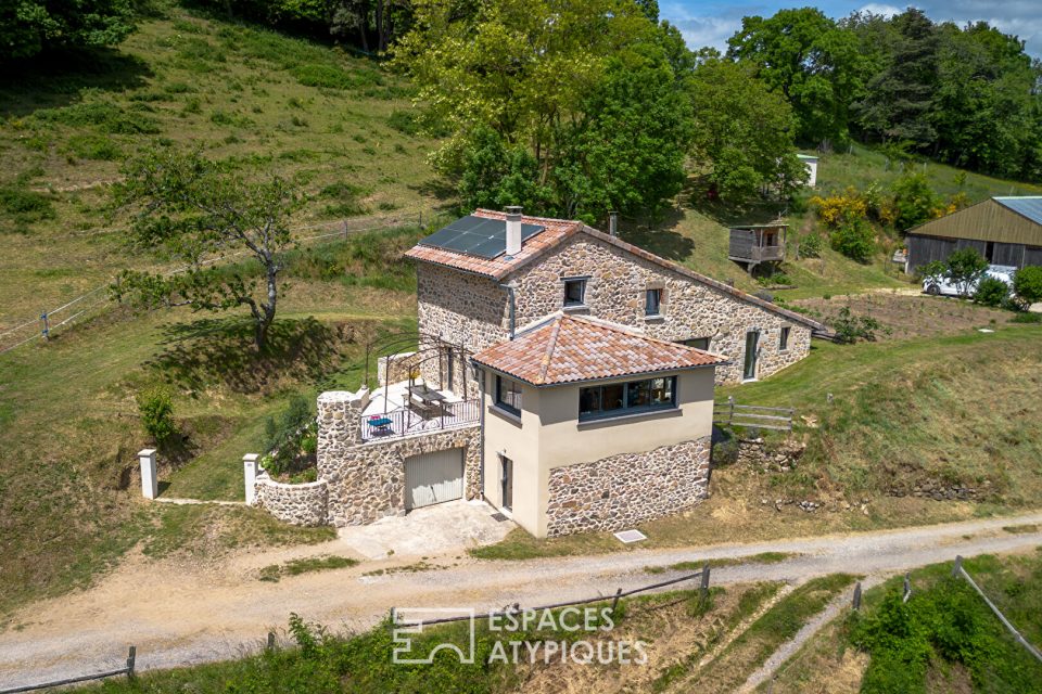 Propriété avec bâtisse rénovée et 5 ha de terrain en Ardèche