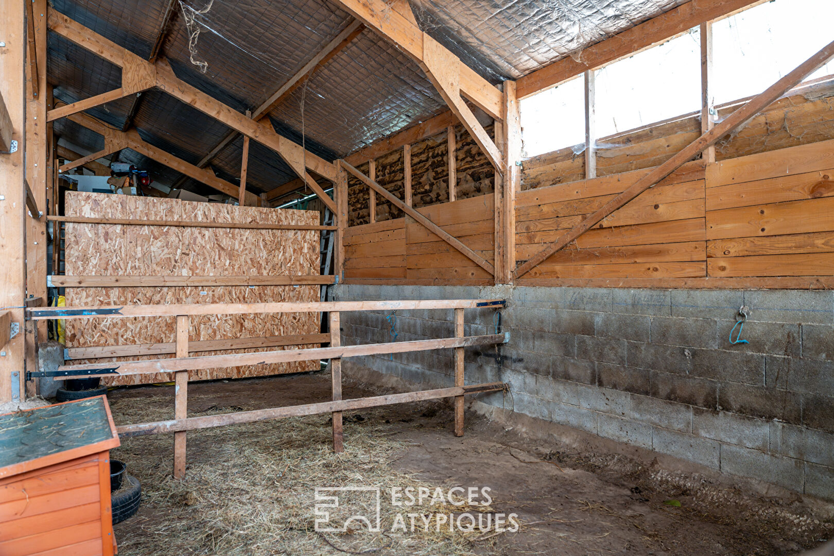 Propriété avec bâtisse rénovée et 5 ha de terrain en Ardèche