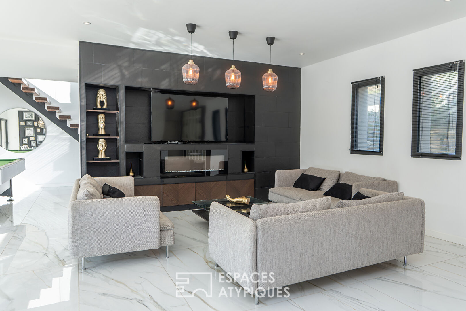 Elegance and light: a superb contemporary house with swimming pool