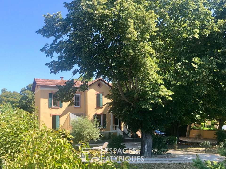 Maison de charme 1900 avec dépendance et terrain constructible