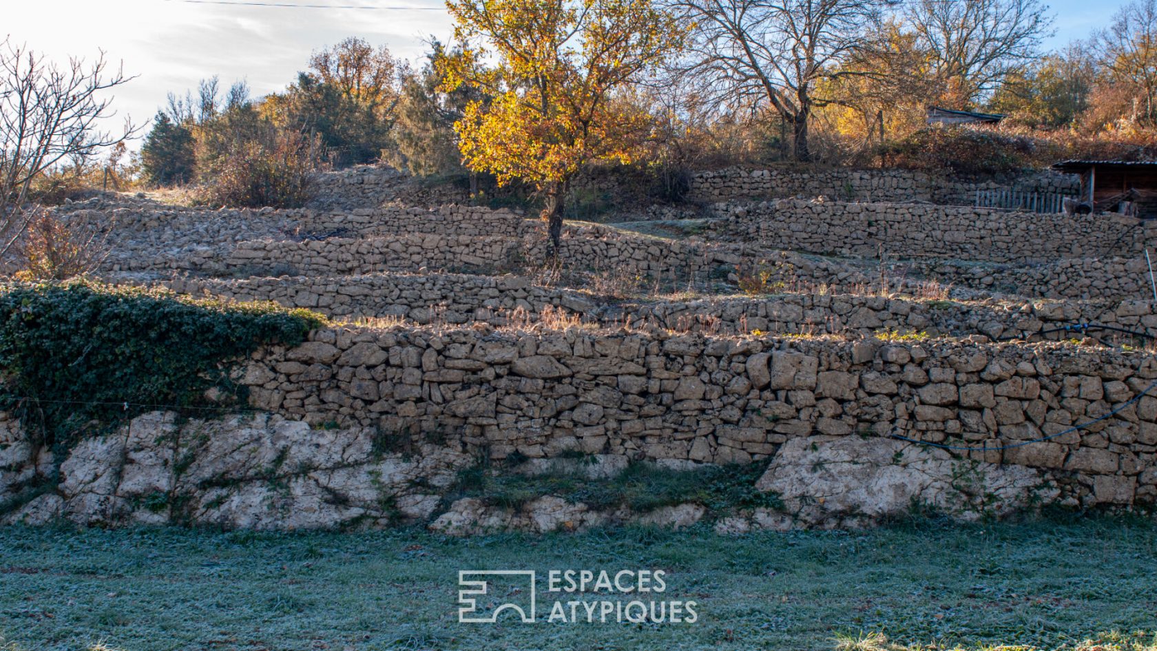 Belle bâtisse ardéchoise secrète de caractère au pays des Cruzières