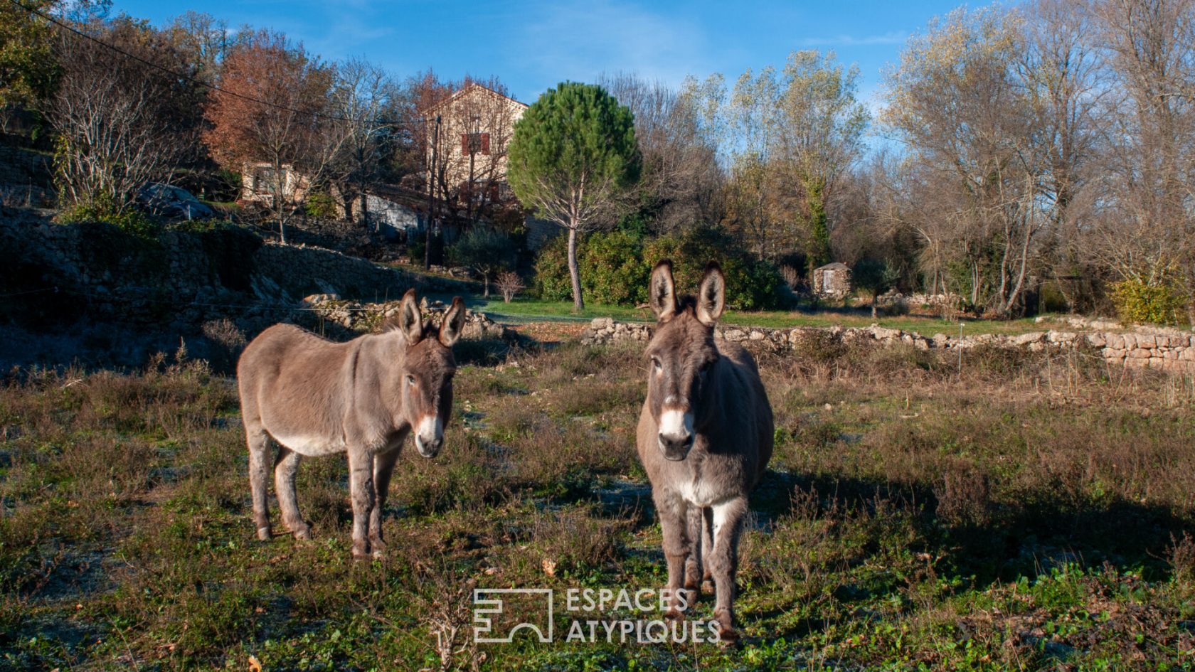 Belle bâtisse ardéchoise secrète de caractère au pays des Cruzières